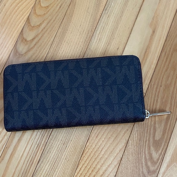 Michael Kors wallet - Picture 4 of 4